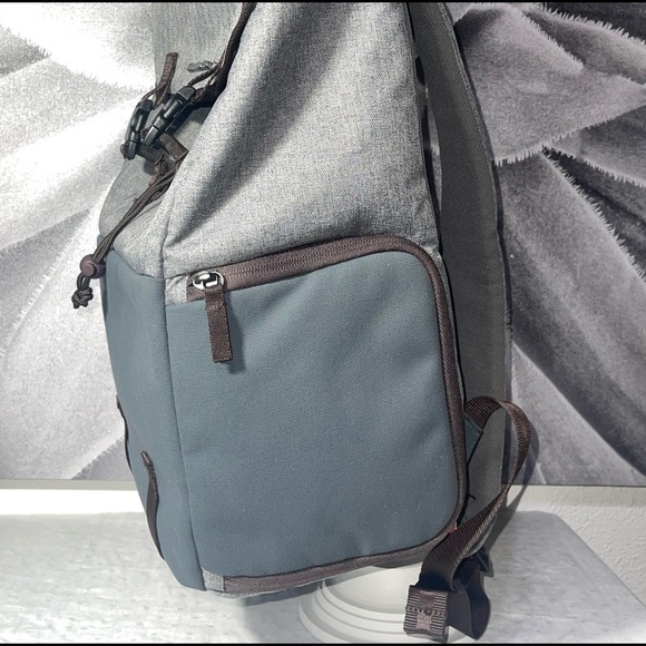 Manfrotto Windsor Explorer Gray Camera and Laptop Backpack is new with tags. - Picture 4 of 9